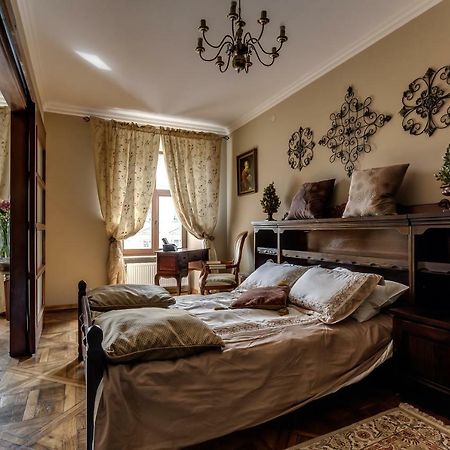 Apartment On Rynok Square Lviv Exterior foto
