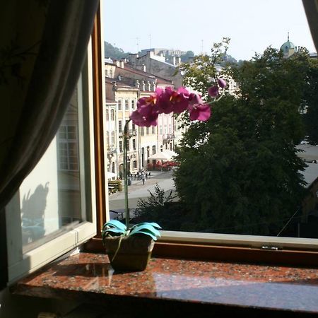 Apartment On Rynok Square Lviv Exterior foto