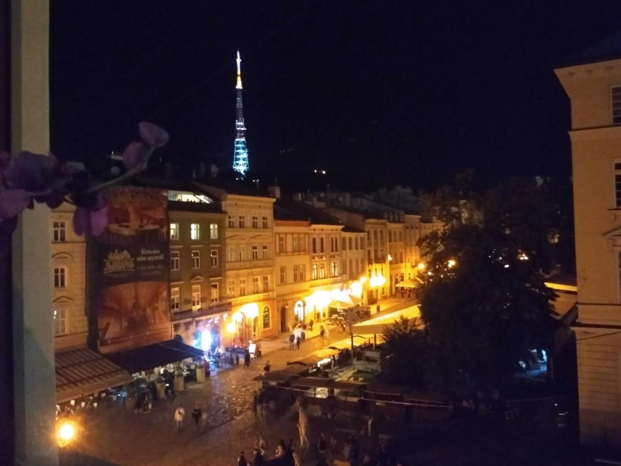 Apartment On Rynok Square Lviv Exterior foto