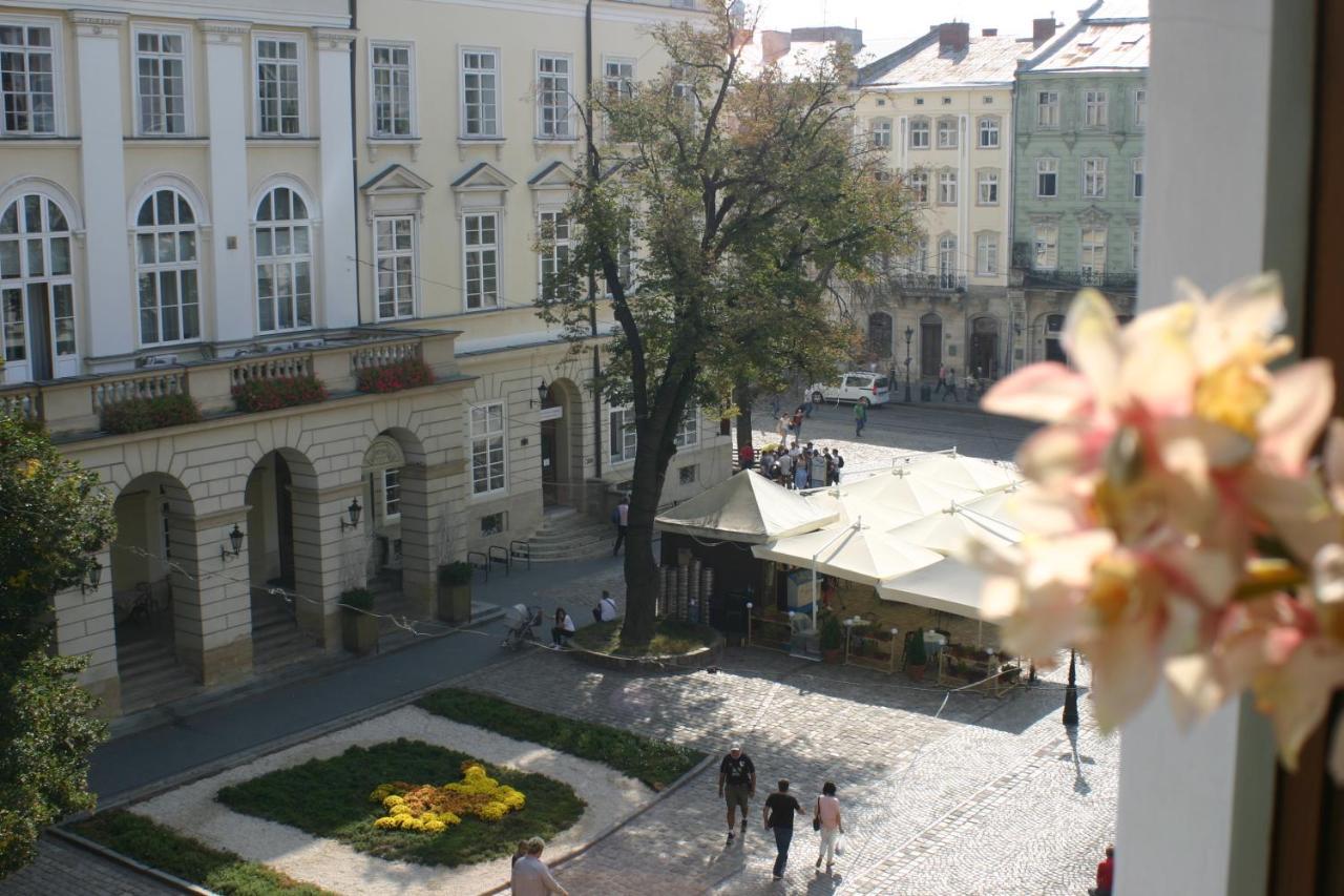 Apartment On Rynok Square Lviv Exterior foto
