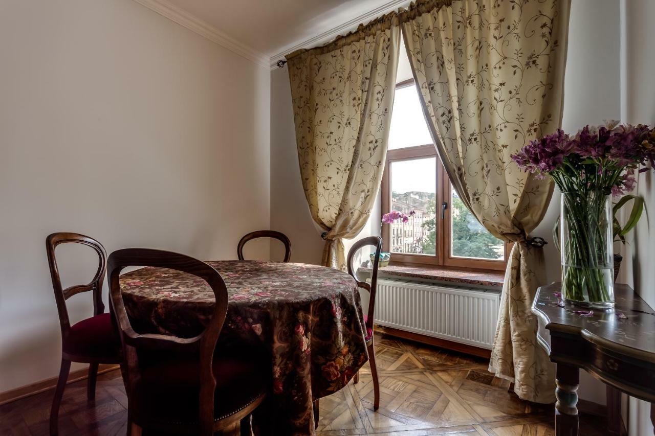 Apartment On Rynok Square Lviv Exterior foto