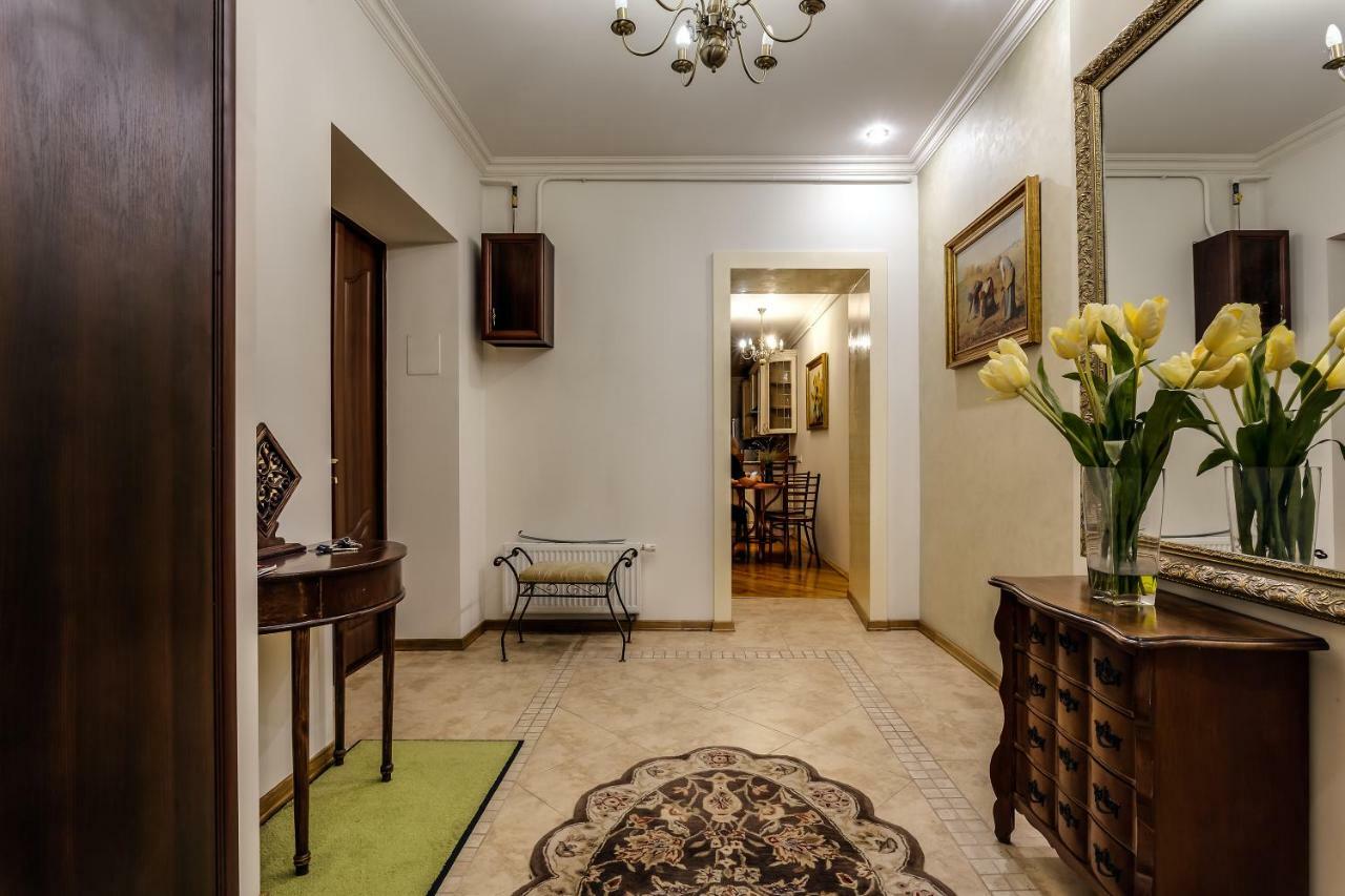 Apartment On Rynok Square Lviv Exterior foto
