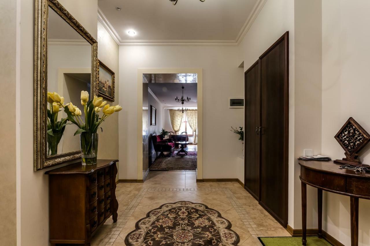 Apartment On Rynok Square Lviv Exterior foto