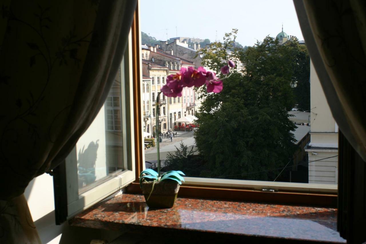 Apartment On Rynok Square Lviv Exterior foto